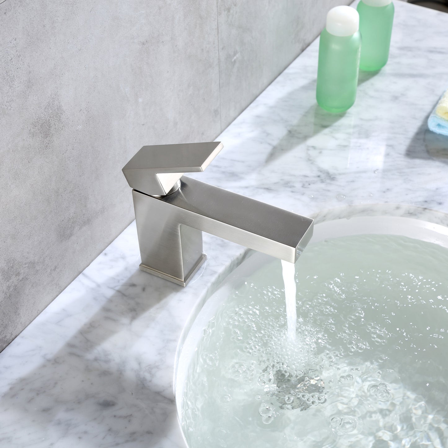 BSH05-SB Single Hole Single-Handle Bathroom Faucet with drain in Brushed Nickel