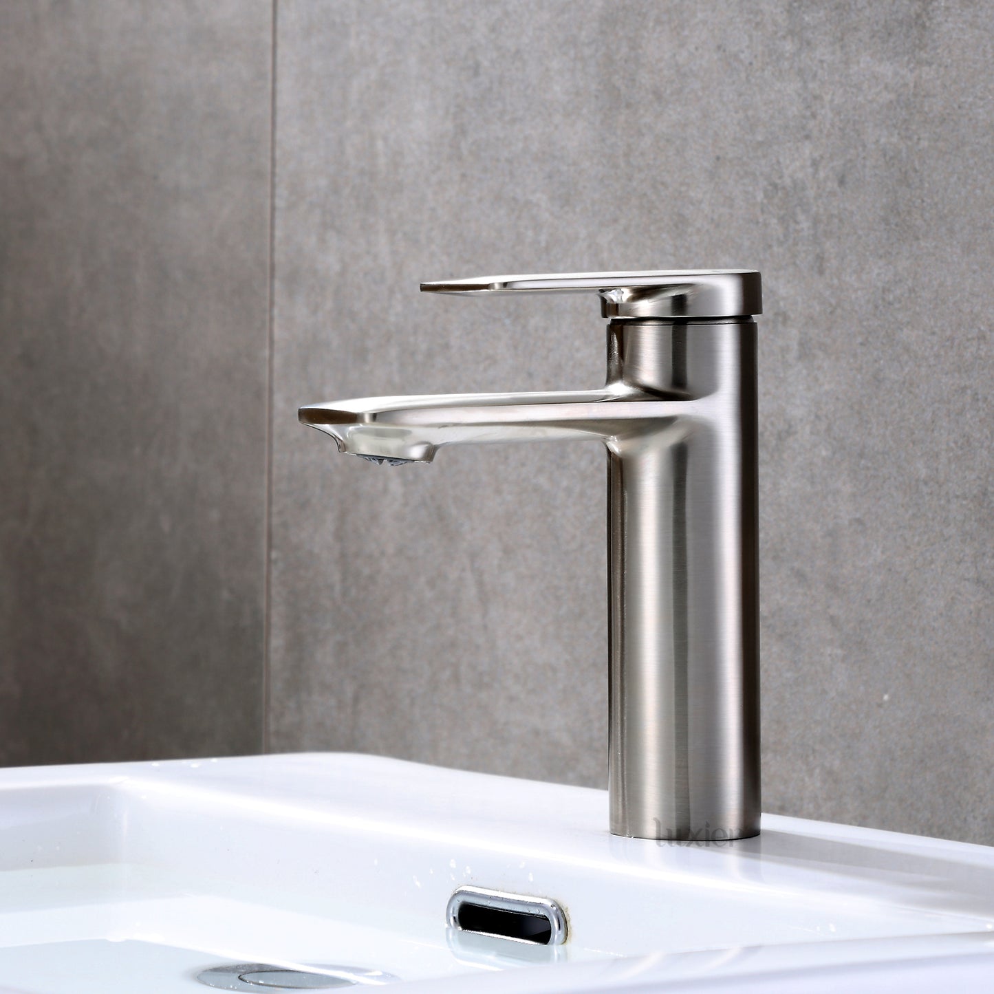 BSH07-SB Single Hole Single-Handle Bathroom Faucet with drain in Brushed Nickel