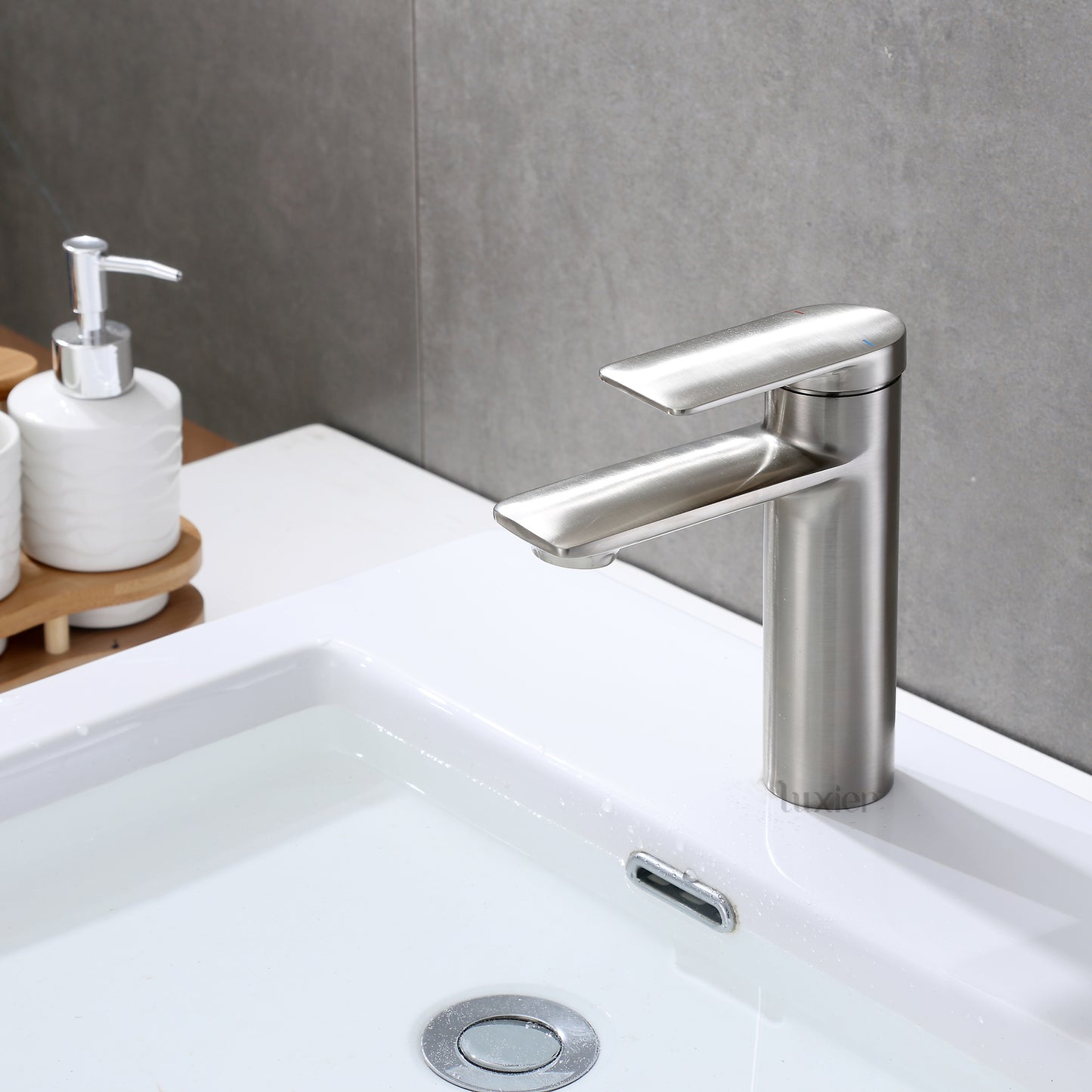 BSH07-SB Single Hole Single-Handle Bathroom Faucet with drain in Brushed Nickel