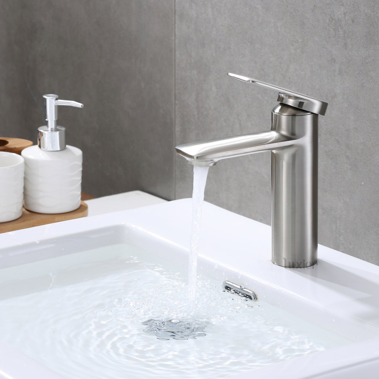 BSH07-SB Single Hole Single-Handle Bathroom Faucet with drain in Brushed Nickel