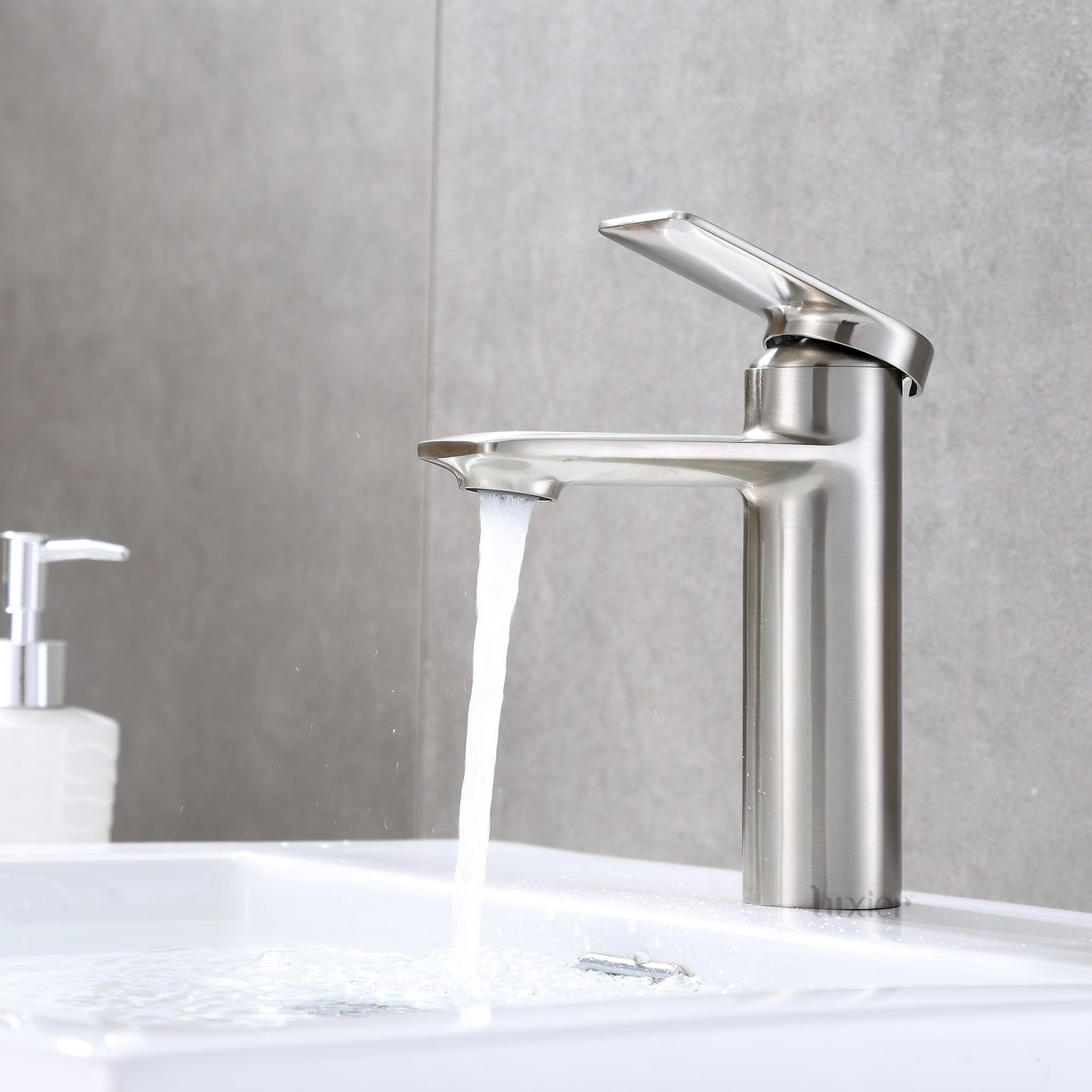 BSH07-SB Single Hole Single-Handle Bathroom Faucet with drain in Brushed Nickel