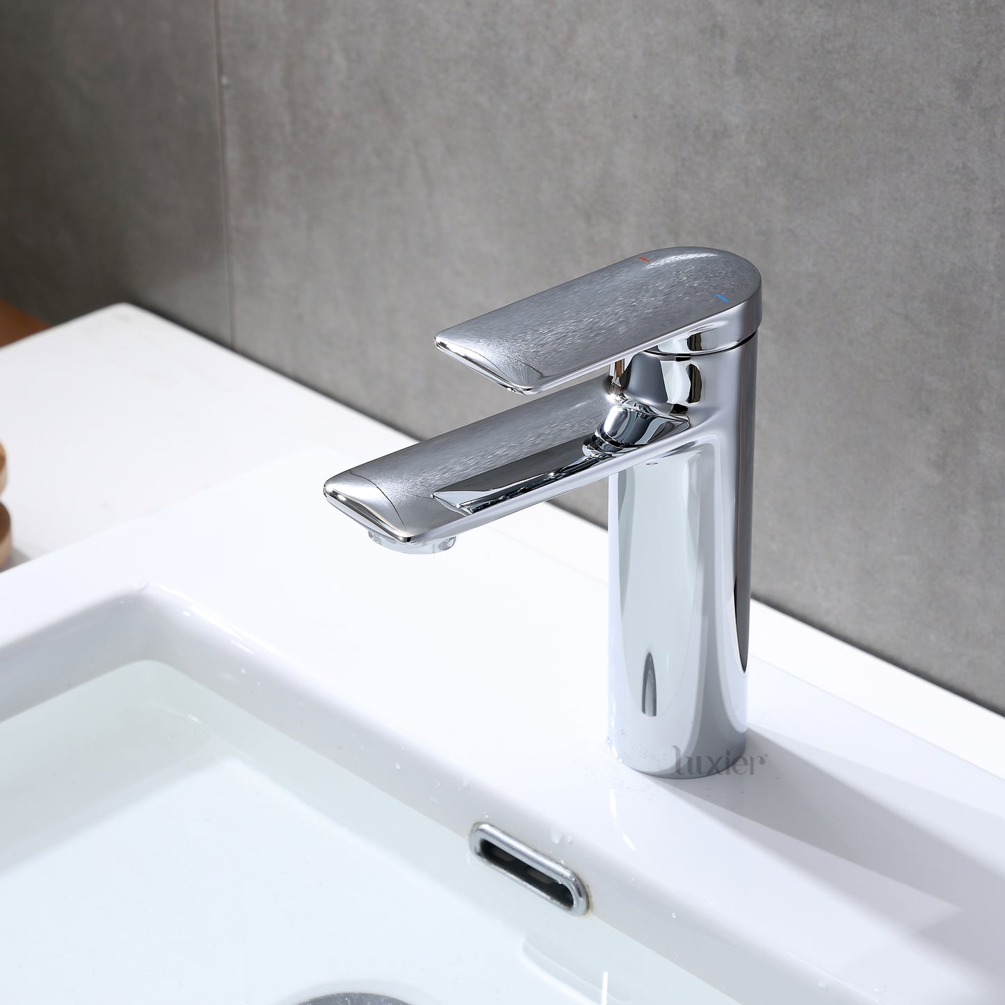 BSH07-SC Single Hole Single-Handle Bathroom Faucet with drain in Chrome