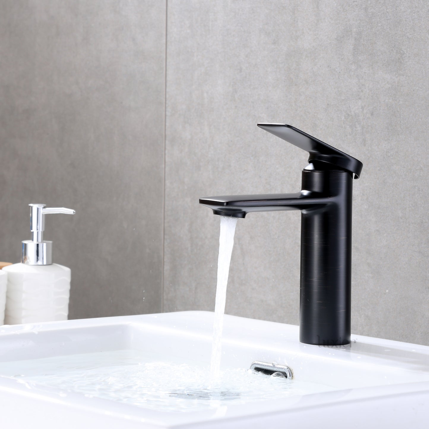 BSH07-SO Single Hole Single-Handle Bathroom Faucet with drain in Oil Rubbed Bronze