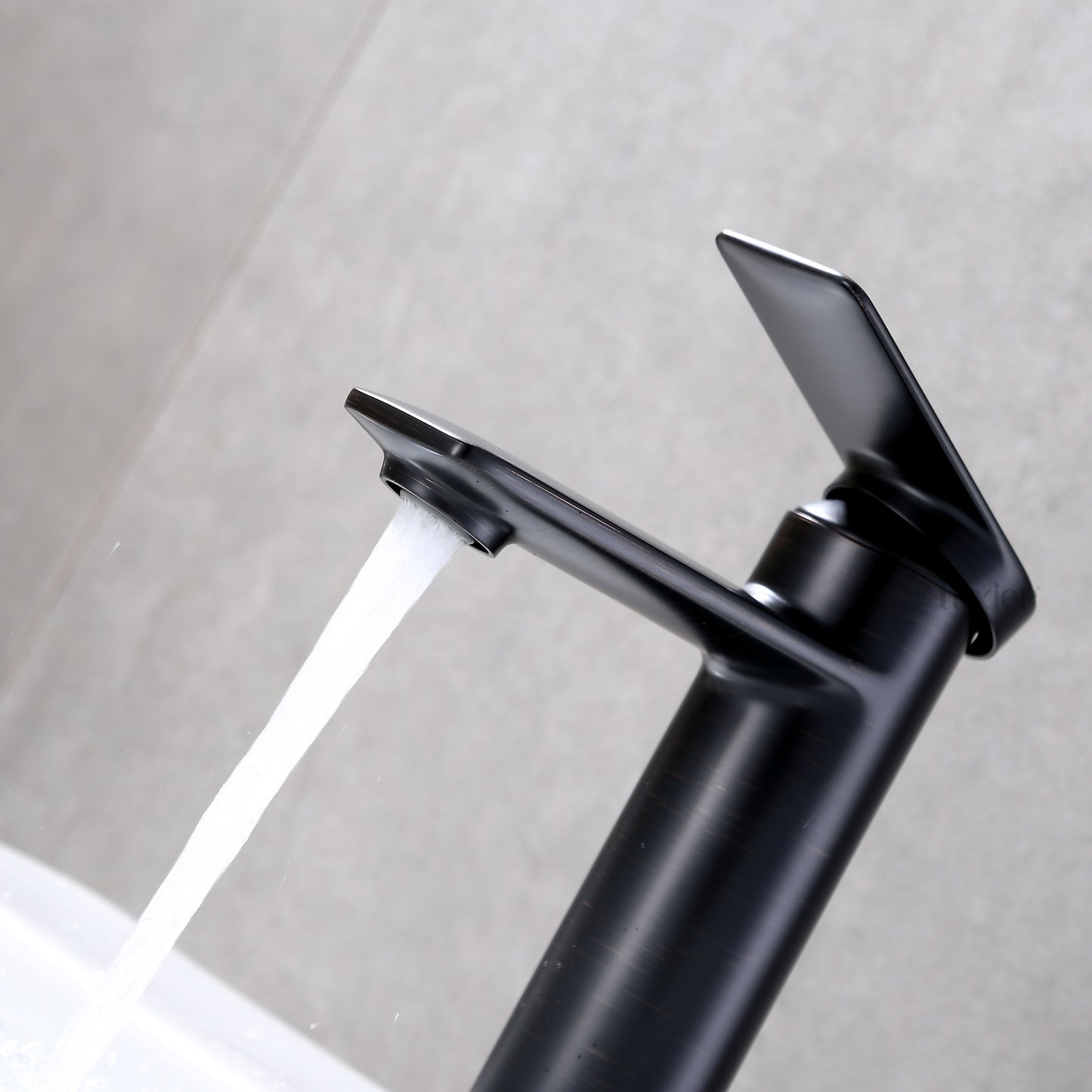 BSH07-SO Single Hole Single-Handle Bathroom Faucet with drain in Oil Rubbed Bronze