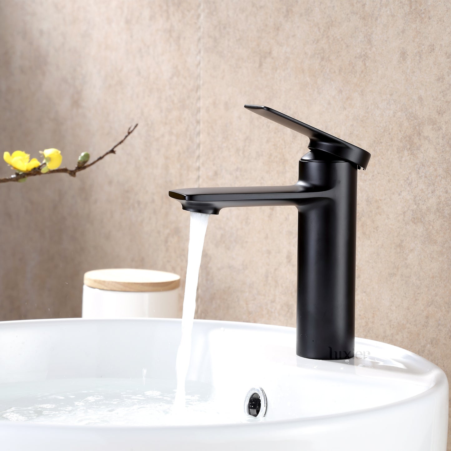 BSH07-SM Single Hole Single-Handle Bathroom Faucet with drain in Matte Black