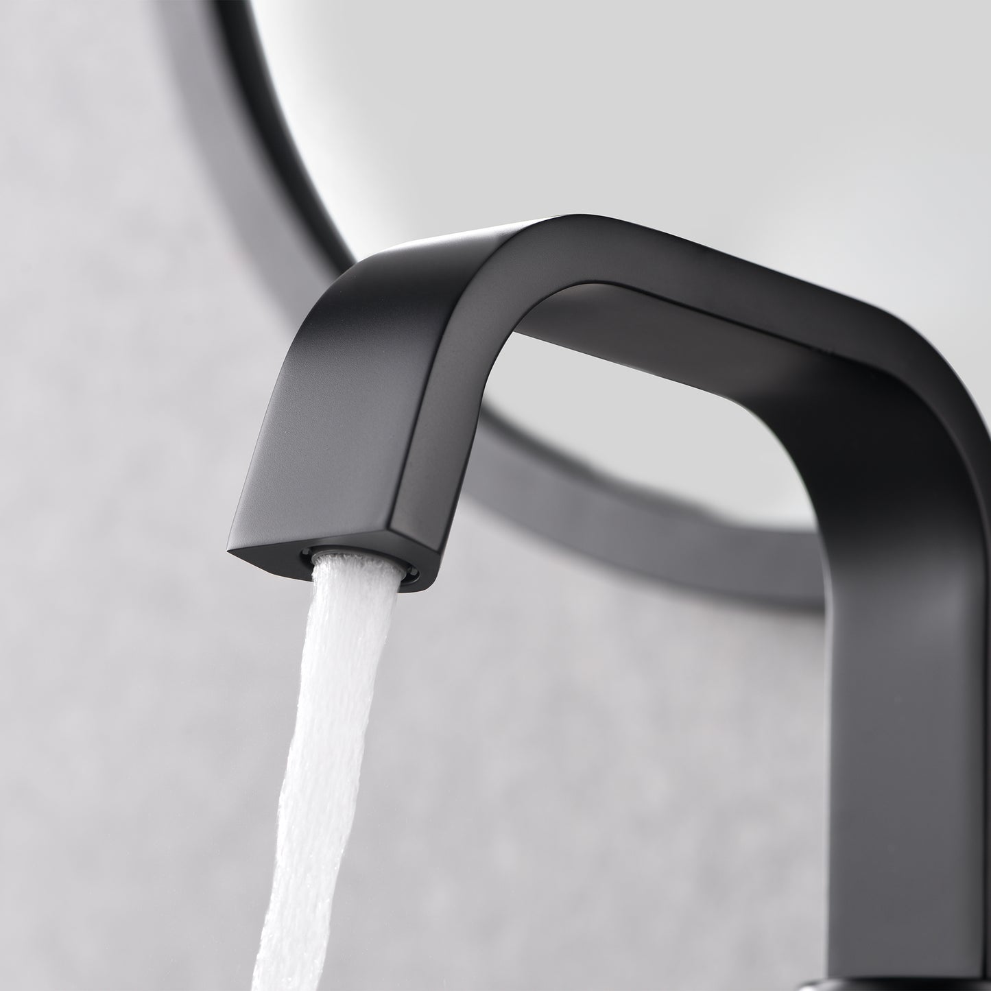 Raiden BSH14-SM Single Hole Single-Handle Bathroom Faucet with drain in Matte Black