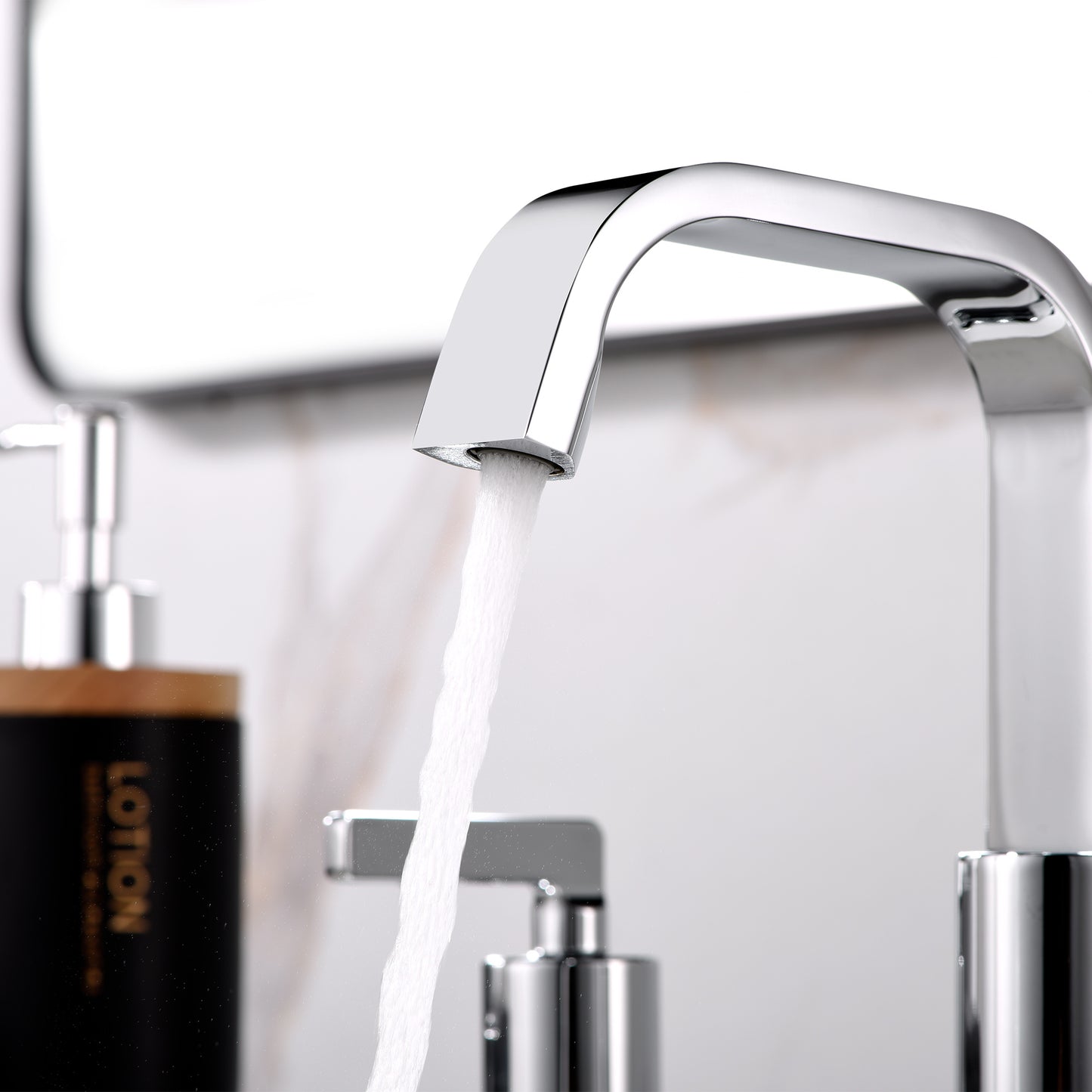 WSP04-TC Contemporary 8 in. Widespread 2-Handle Bathroom Faucet in Chrome