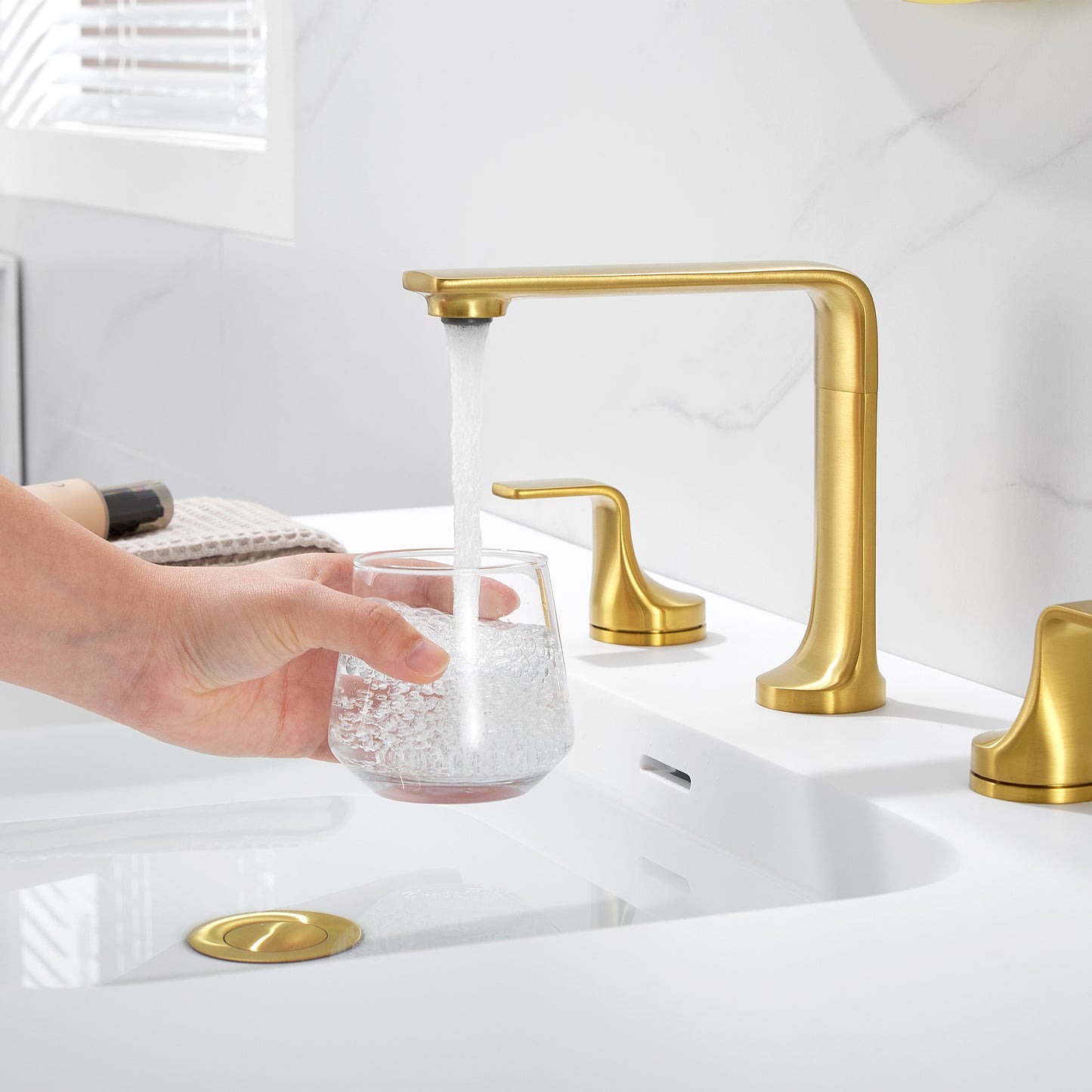 Varen WSP15-TG 8 in. Widespread 2-Handle Bathroom Faucet in Brushed Gold