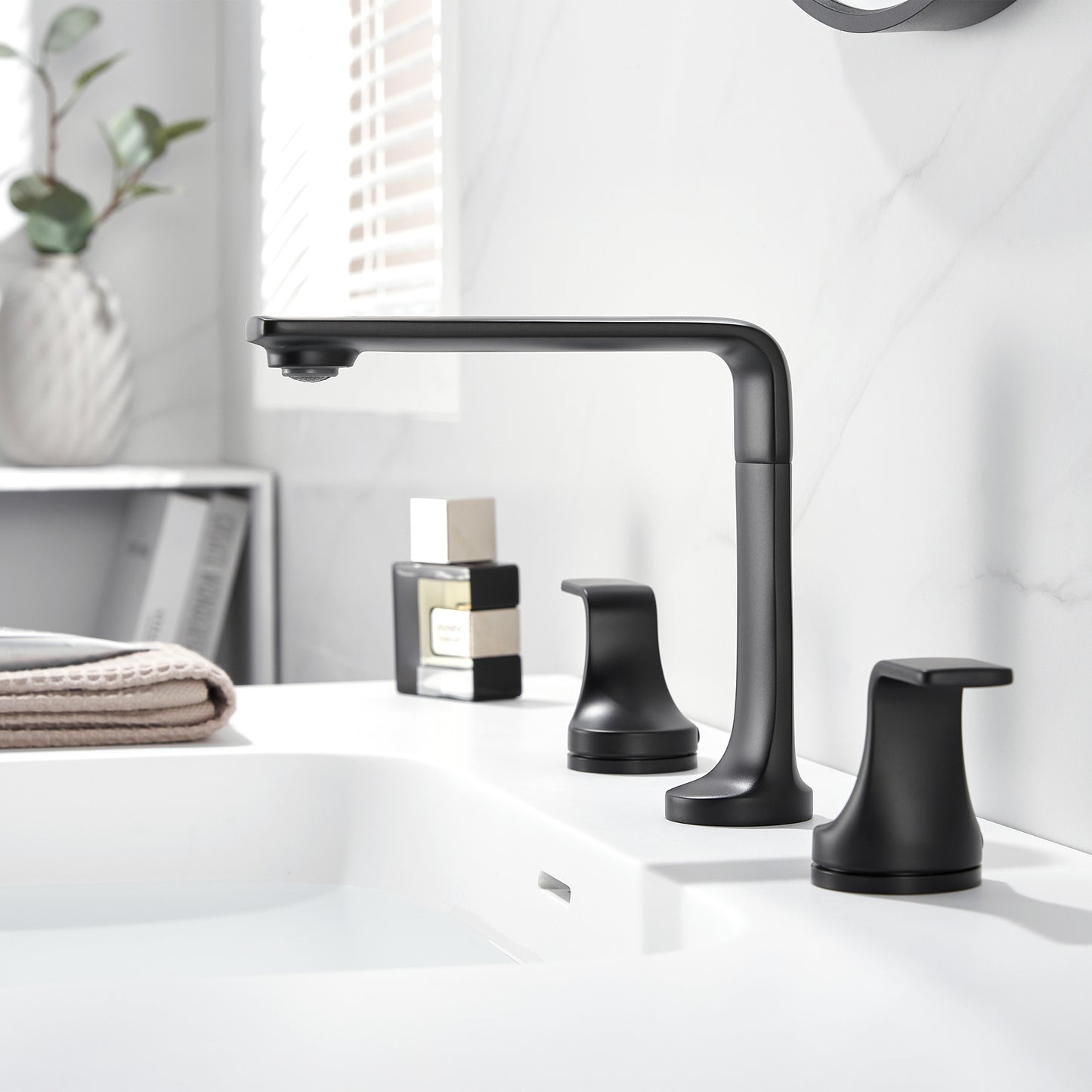 Varen WSP15-TM 8 in. Widespread 2-Handle Bathroom Faucet in Matte Black
