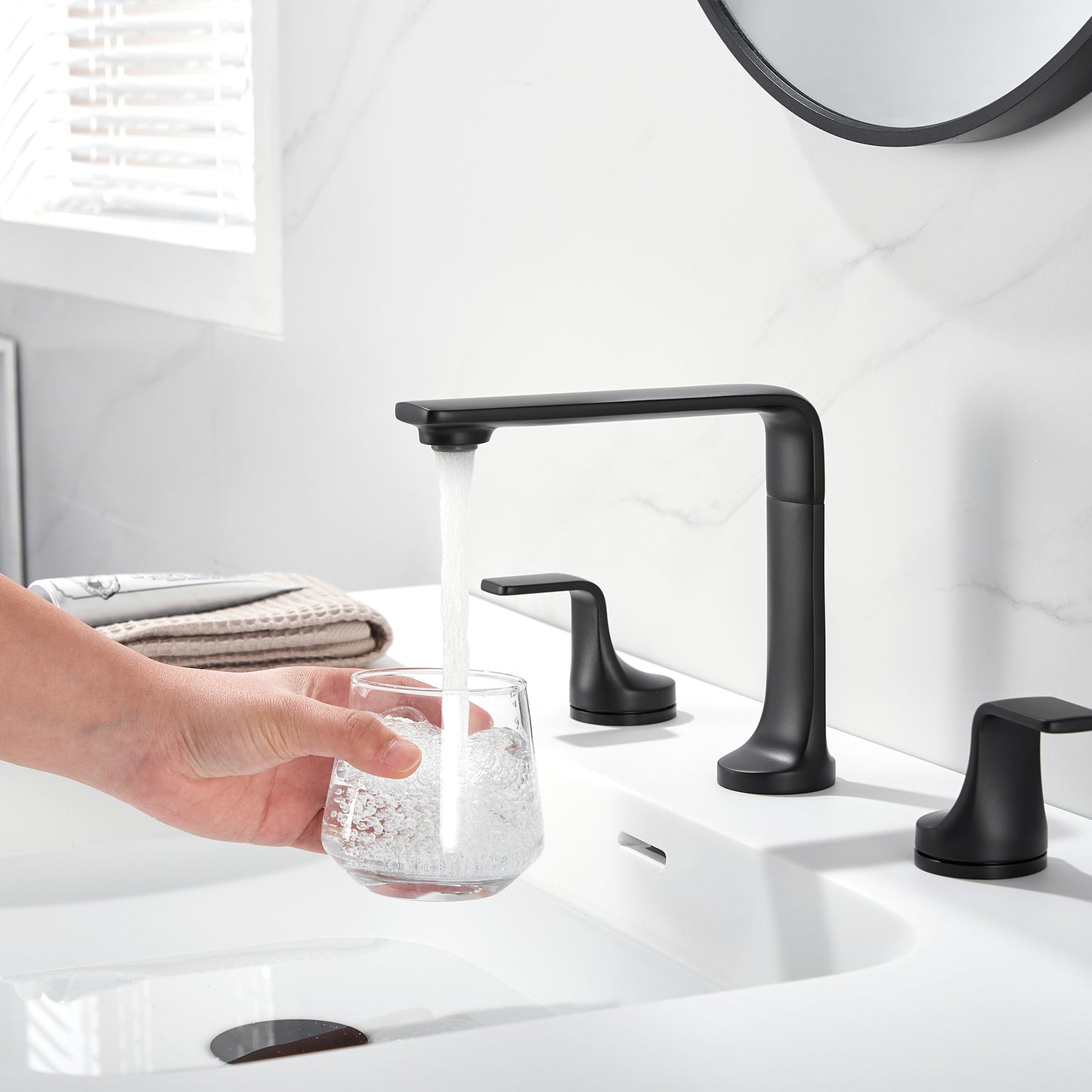 Varen WSP15-TM 8 in. Widespread 2-Handle Bathroom Faucet in Matte Black