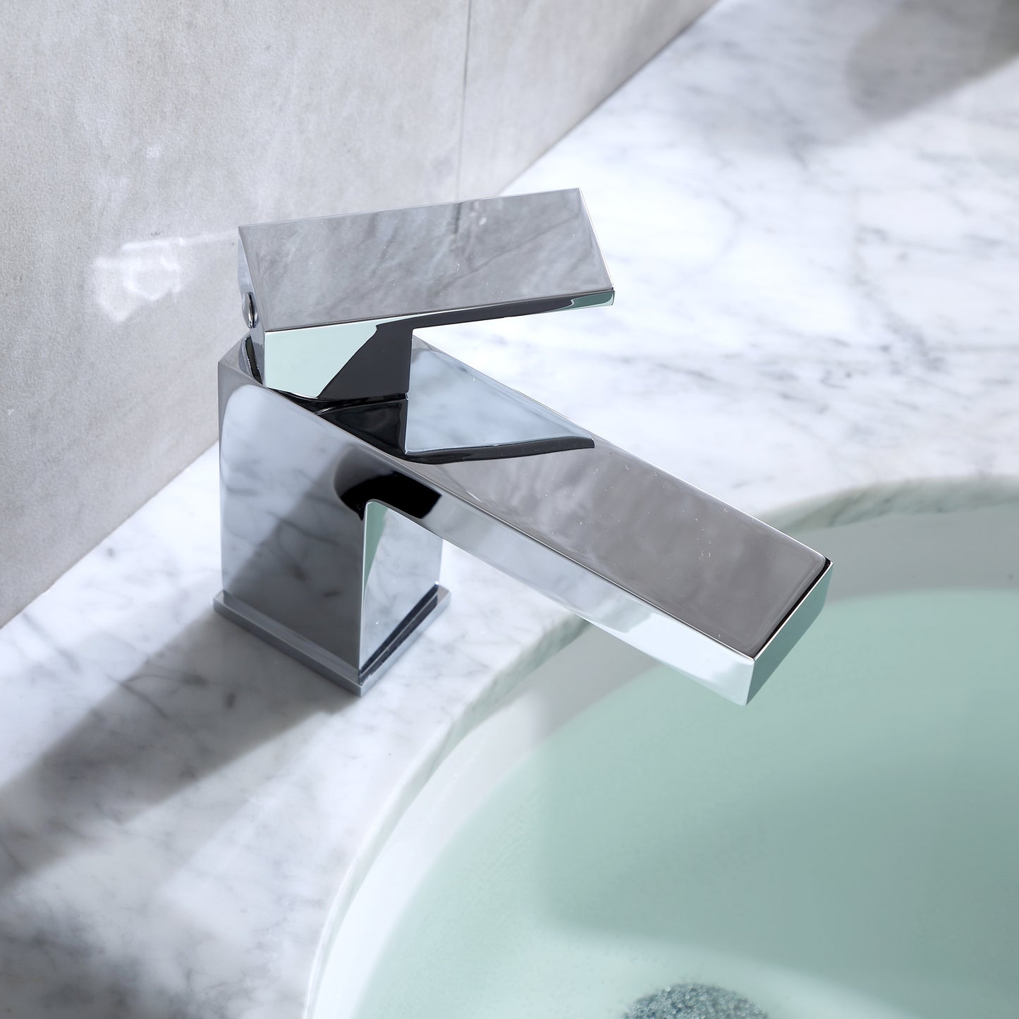 BSH05-SC Single Hole Single-Handle Bathroom Faucet with drain in Chrome